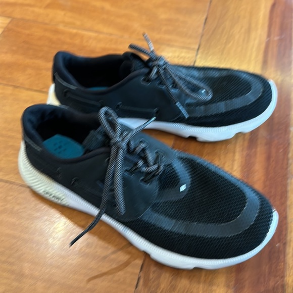 Excellent condition Sperry Boat Shoes - Picture 4 of 5